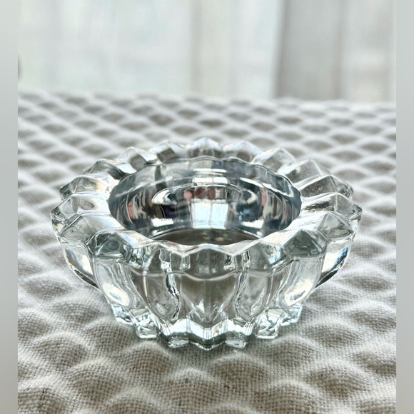 New Elegant Clear w/ Silver Fluted Glass Round Shaped Tea Light Candle Holder - Picture 3 of 10